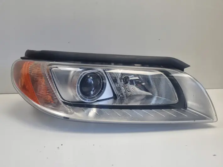 Volvo V70 III XC70 S80 II XENON PRZEDNIA LAMPA PRAWA prawy przód 31214348