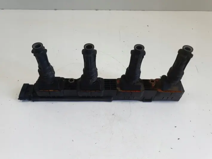 Opel Corsa C 1.2 16V CEWKA ZAPŁONOWA 0221503015