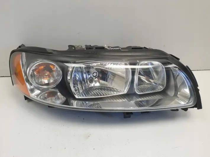 Volvo S60 I V70 II LIFT PRZEDNIA LAMPA PRAWA przód