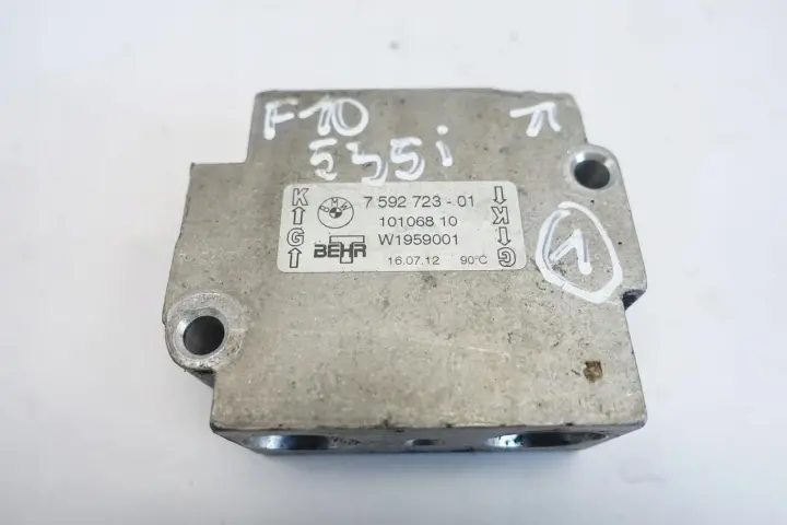 BMW F10 535 3.0 i TERMOSTAT OLEJU 7592723 oryginał