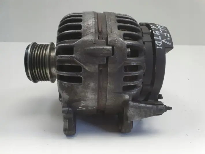 Audi A3 8P VW Golf V 1.9 TDI ALTERNATOR bosch 038903024F 120A