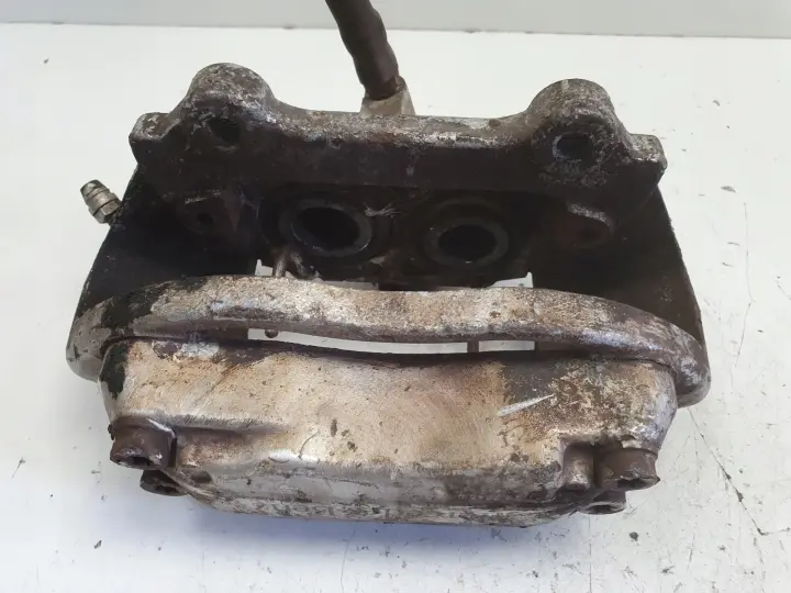 Mercedes SL SL500 R230 PRZEDNI ZACISK HAMULCOWY prawy przód 20825101