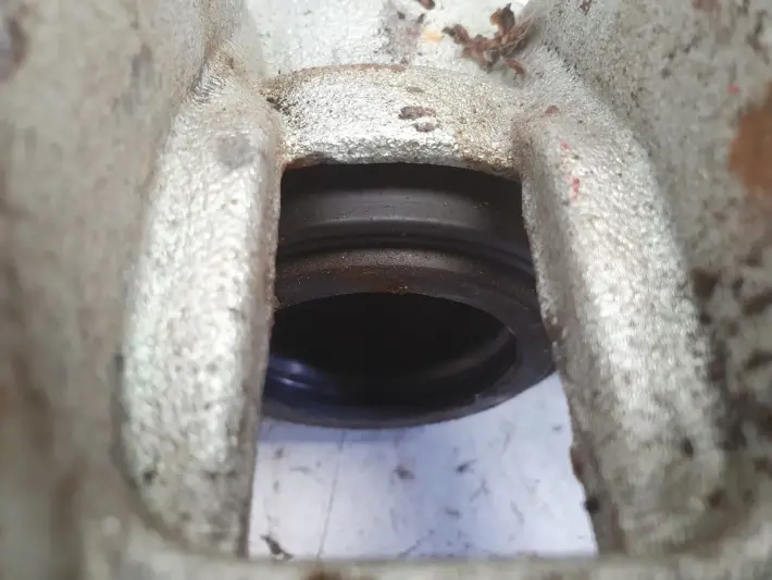 Polestar II PRZEDNI ZACISK HAMULCOWY lewy przód kierowcy 32300768