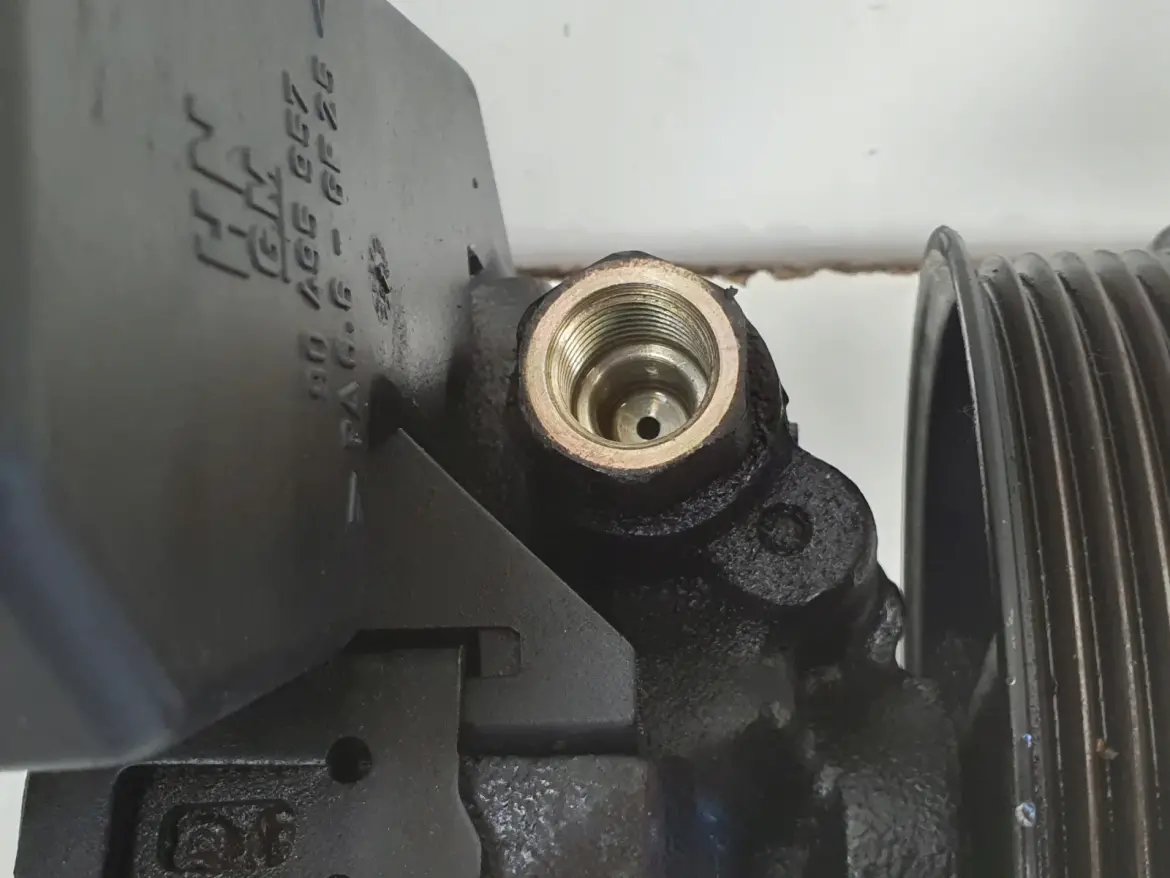 Opel Vectra B 1.6 16V POMPA WSPOMAGANIA 90495957