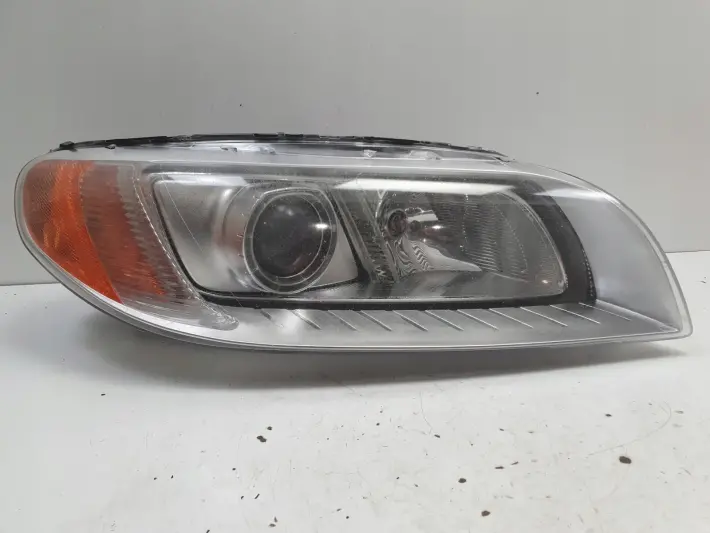 Volvo V70 III XC70 S80 II XENON PRZEDNIA LAMPA PRAWA prawy przód 31214348