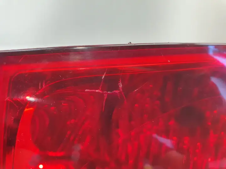 Vw Touareg I 02-06 TYLNA LAMPA PRAWA prawy tył pasażera 28258002