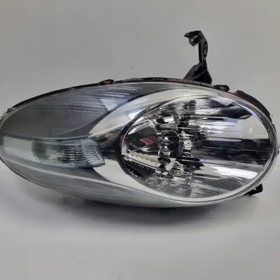 Nissan Micra K12 03-10r PRZEDNIA LAMPA PRAWA PRAWY PRZÓD 26060BG00B