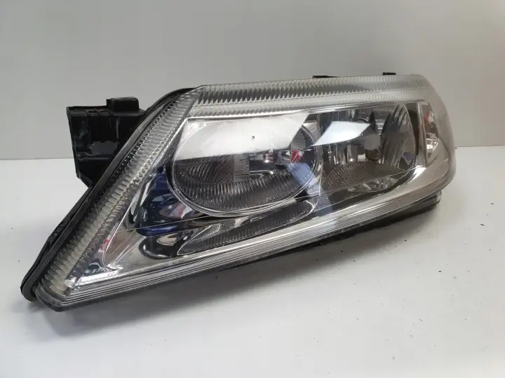 Renault Laguna II 01-05r PRZEDNIA LAMPA LEWA lewy przód 8200002845 89004687