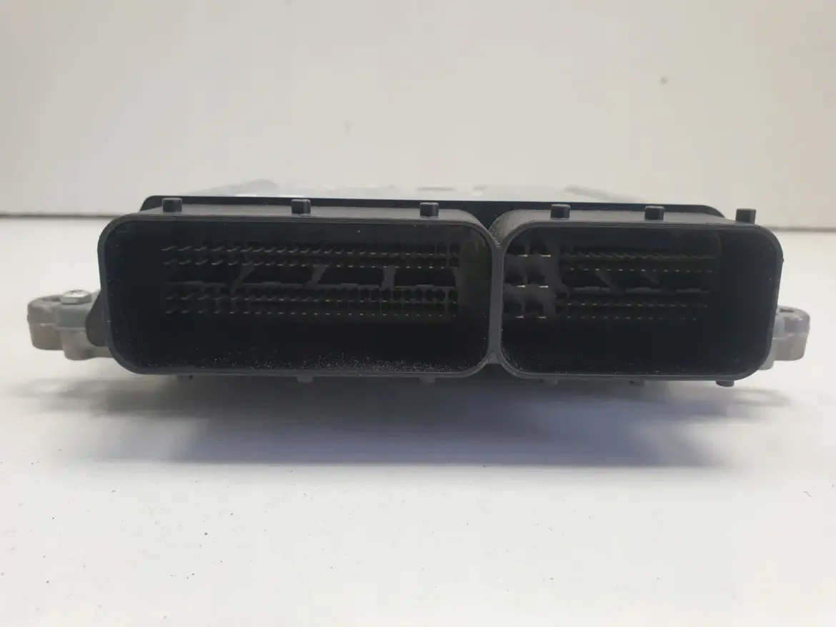 Volvo XC60 2.4 D5 STEROWNIK SILNIKA komputer 31392982 0281030782