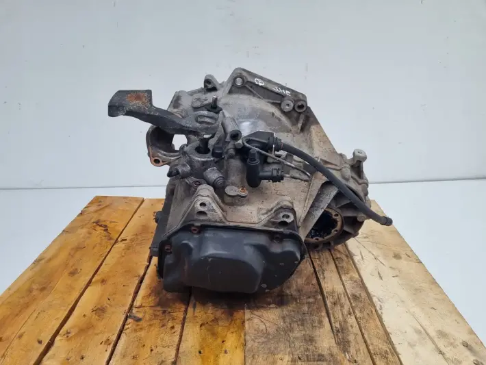 VW Golf V 1.6 8V SKRZYNIA BIEGÓW manualna MANUAL JHT