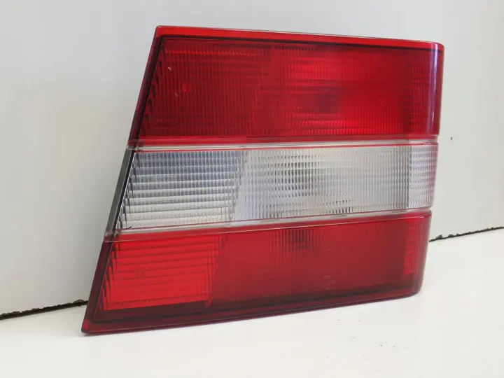 Volvo 940 960 TYLNA LAMPA PRAWA W KLAPĘ prawy tył