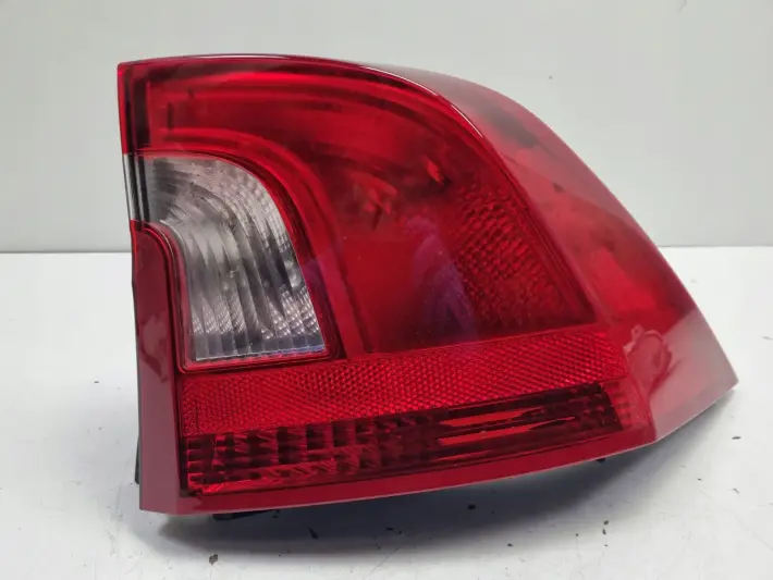 Volvo S60 II 10-13r TYLNIA TYLNA LAMPA PRAWA prawy tył ŁADNA 30796268