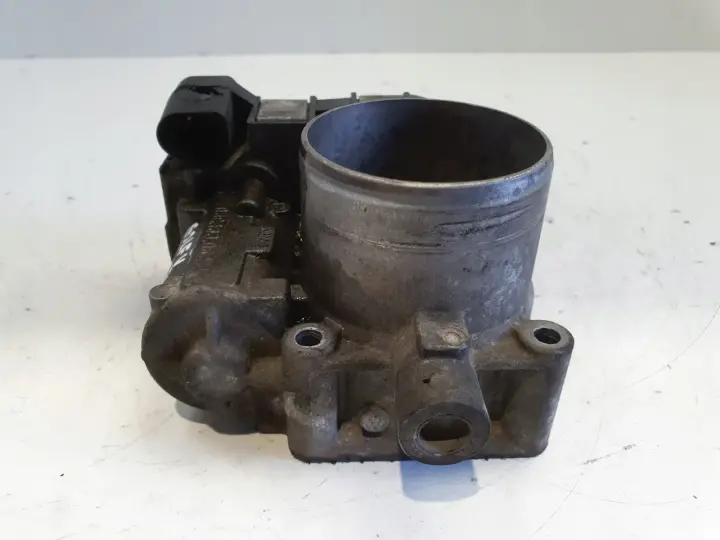 VW Golf V 1.6 FSI PRZEPUSTNICA 03C133062A