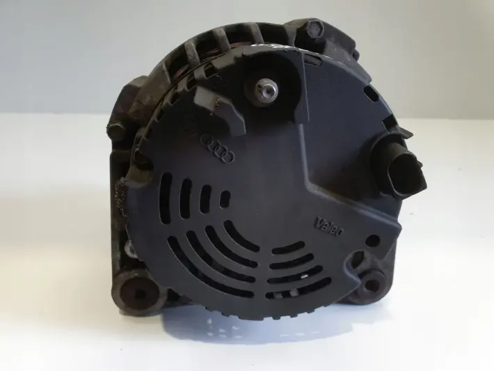 VW Passat B5 Audi A4 B5 1.9 TDI ALTERNATOR Valeo