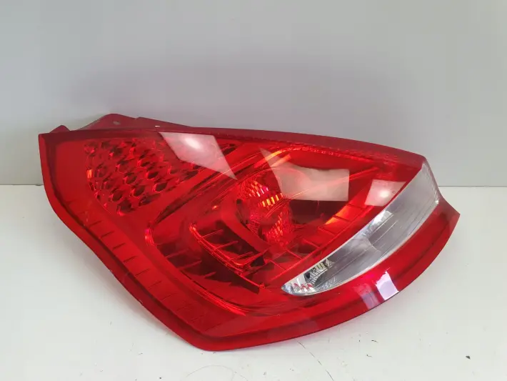Ford Fiesta VII MK7 08-12r TYLNIA LAMPA LEWA LEWY TYŁ kierowcy 8A61-13405-A
