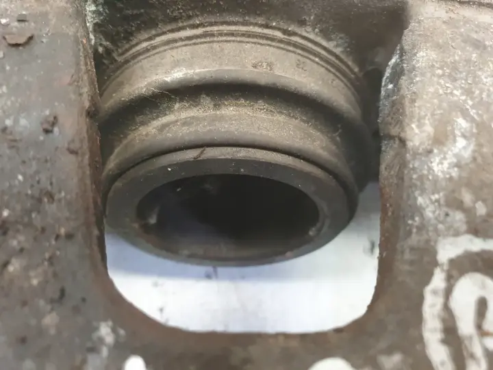 Volvo V40 II PRZEDNI ZACISK HAMULCOWY lewy przód KIEROWCY L.P 975