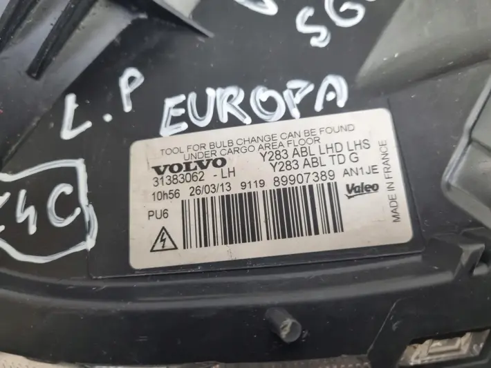 Volvo V60 S60 II 10-13r PRZEDNIA LAMPA LEWA lewy przód XENON 31383062