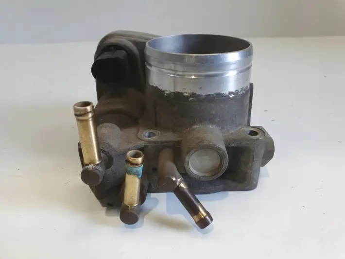 Audi A3 II 8P 1.6 8V PRZEPUSTNICA 06A133062AB