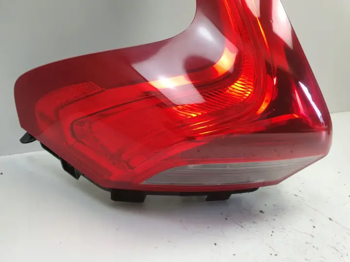 Volvo V40 II 12-16r TYLNIA TYLNA LAMPA LEWA lewy tył 31395844