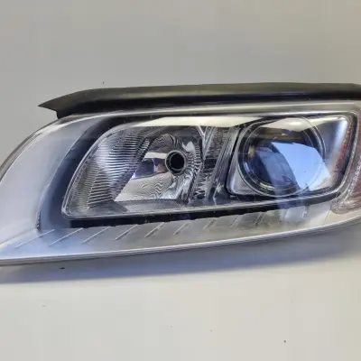 Volvo V70 III XC70 PRZEDNIA LAMPA LEWA LEWY PRZÓD XENON SKRĘTNY 31283915