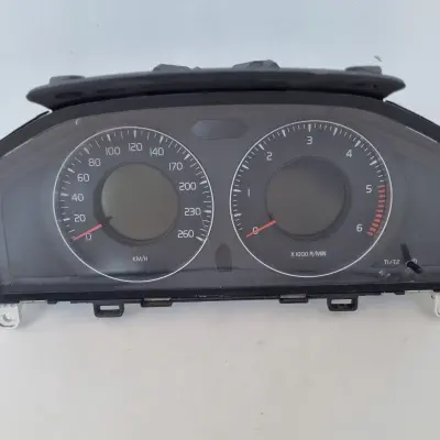 Volvo S80 II V70 III XC70 II 2.4 D5 LICZNIK ZEGARY Europa diesel 31270899AA