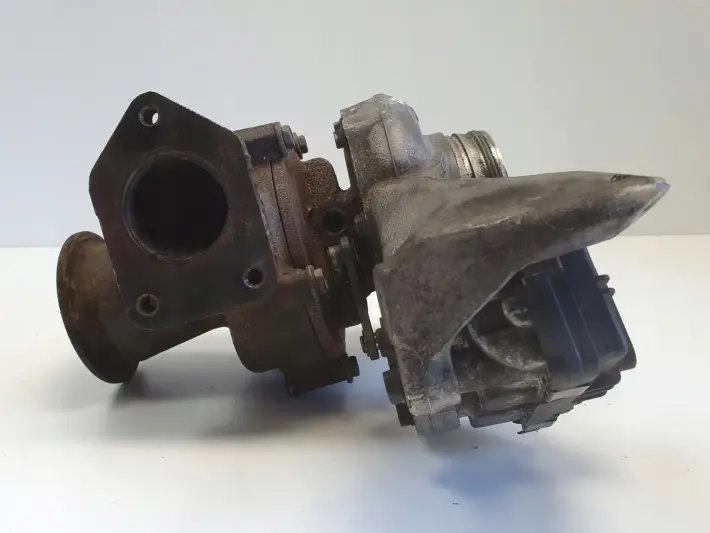 BMW E87 E90 2.0 D N47 TURBOSPRĘŻARKA turbo 724779