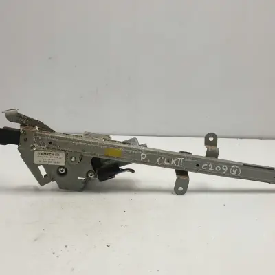 Mercedes CLK W209 PRAWY PODAJNIK PASA 209860282