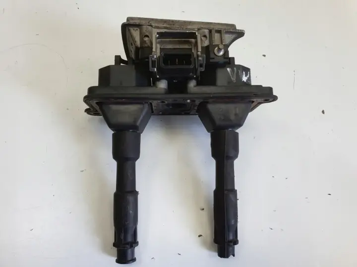 Audi A4 B5 1.8 20V CEWKA ZAPŁONOWA 058905105A