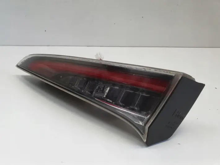 Toyota Corolla E21 HTB TYLNIA TYLNA LAMPA PRAWA prawy tył w klape EUROPA
