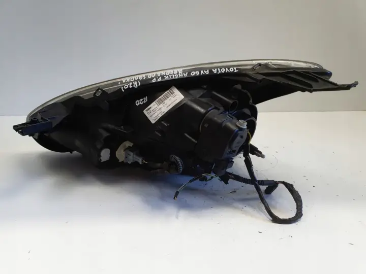 Toyota Aygo I 05-14 PRZEDNIA LAMPA PRAWA prawy przód anglik 89530381
