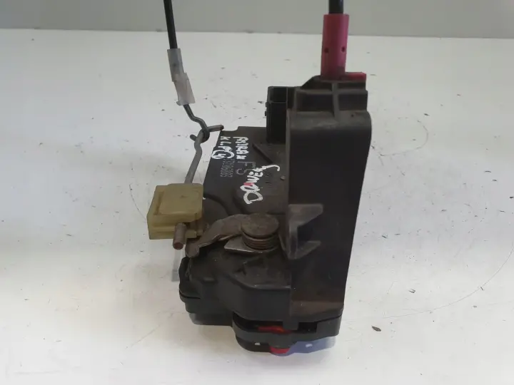 Opel Astra H ZAMEK DRWI Prawy tył pasażera 13106003