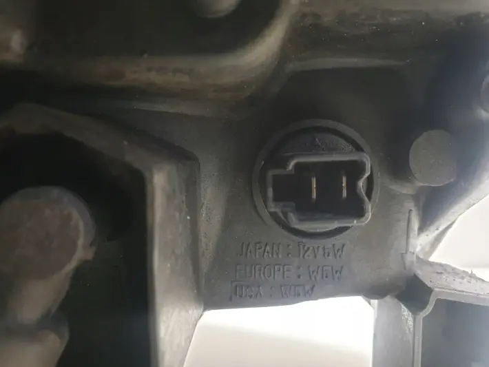 Suzuki Liana PRZEDNIA LAMPA PRAWA przód EUROPA