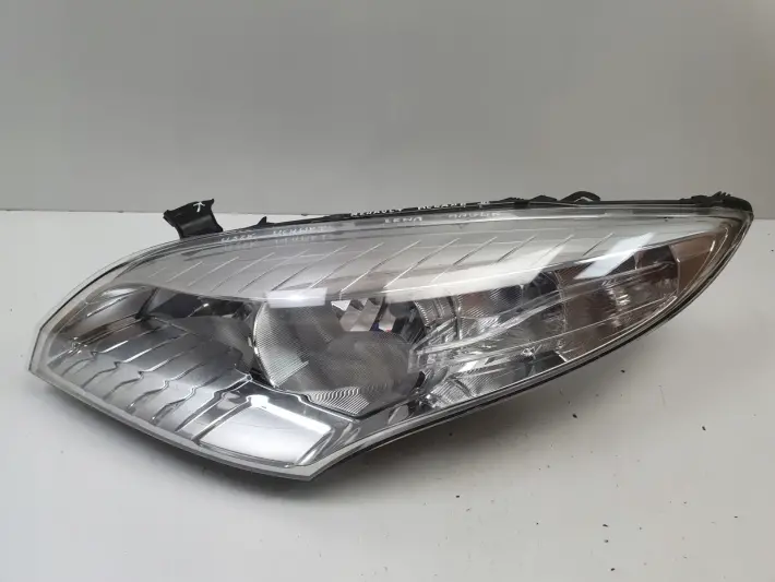 Renault Megane III 08-12r PRZEDNIA LAMPA LEWA lewy przód 260600017R