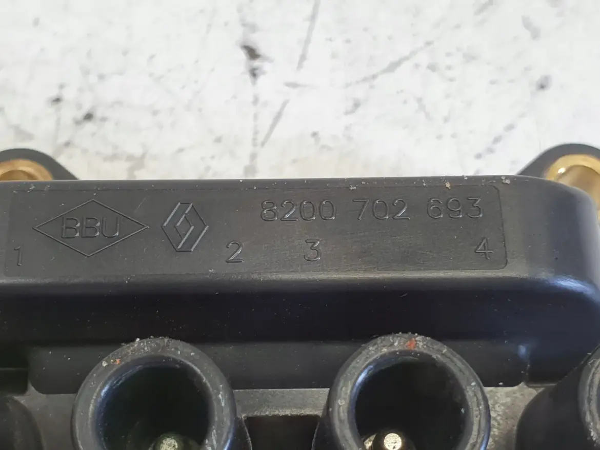 Renault Clio III 1.2 16V CEWKA ZAPŁONOWA H8200734204