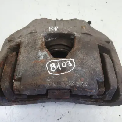 Volvo XC90 I PRZEDNI ZACISK HAMULCOWY lewy przód Kierowcy L.P 30657303 959