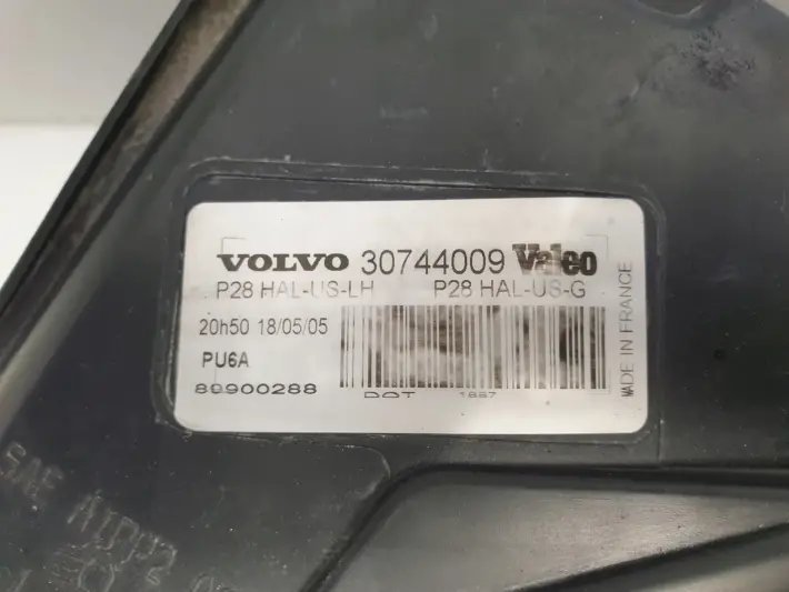 Volvo XC90 PRZEDNIA LAMPA LEWA lewy przód 30744009