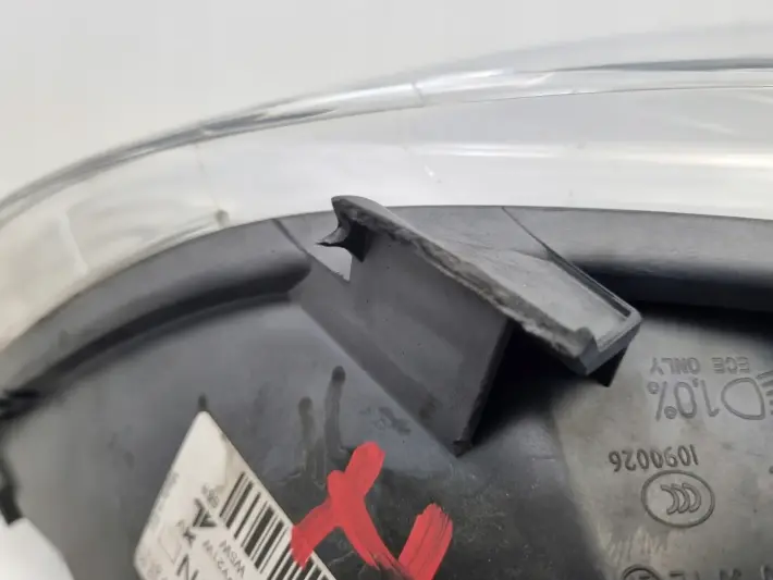 Renault Megane III 08-12r PRZEDNIA LAMPA PRAWA PRAWY PRZÓD 260100017R