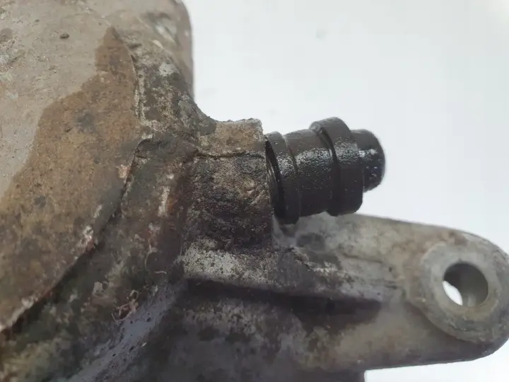 Mercedes W204 PRZEDNI ZACISK HAMULCOWY prawy przód PASAŻERA 295x28