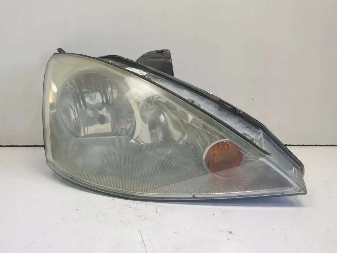 Ford Focus mk1 lift fl PRZEDNIA LAMPA PRAWA prawy przód pasażera EUROPA