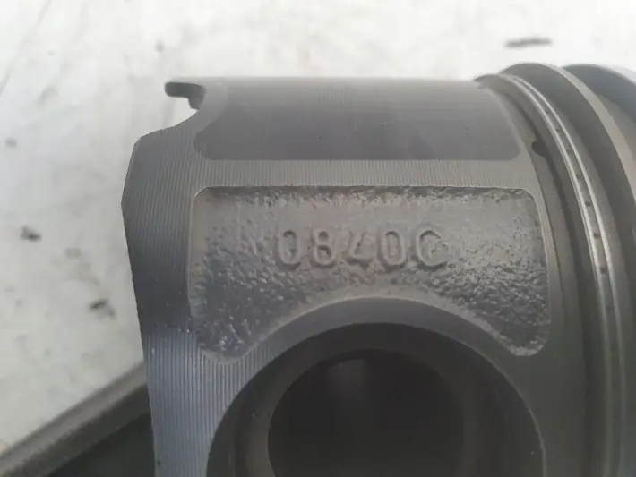 BMW E87 E90 E91 2.0 D TŁOK KORBOWÓD M47 0840C