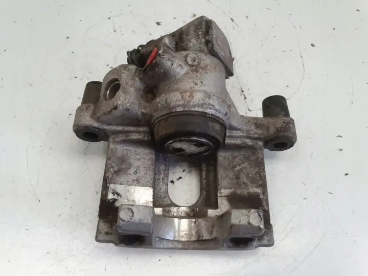 6605e4bd41f6b6debe5cf53e66b8304e