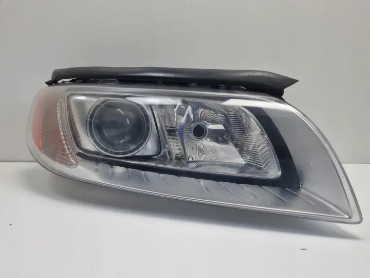 Volvo V70 III XC70 PRZEDNIA LAMPA PRAWA PRAWY PRZÓD XENON SKRĘTNY 31214169