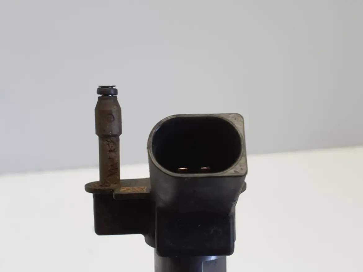 BMW E87 E90 2.0 D WTRYSKIWACZ wtrysk 0445116001 7797877