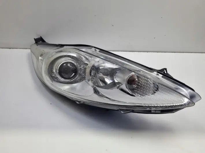 Ford Fiesta MK7 08-17r PRZEDNIA LAMPA PRAWA PRAWY PRZÓD 8A61-13W029-DG
