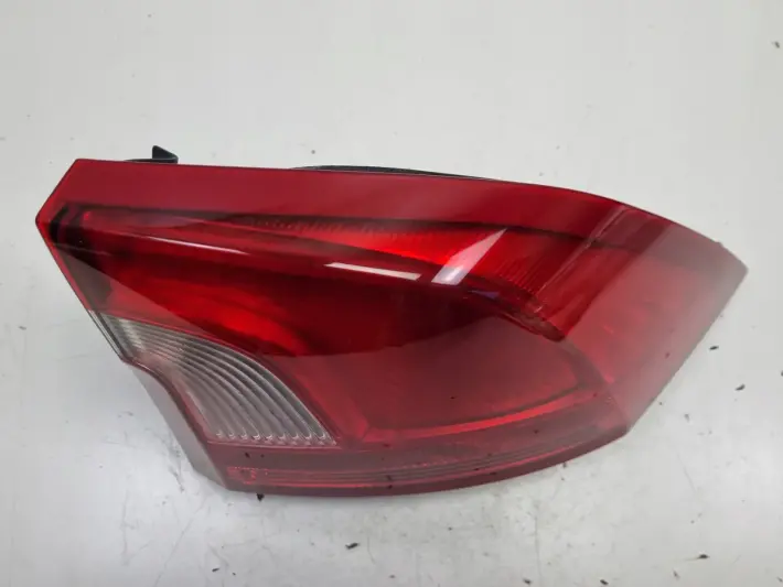 Volvo S60 II 10-13r TYLNIA TYLNA LAMPA PRAWA prawy tył ŁADNA 30796268