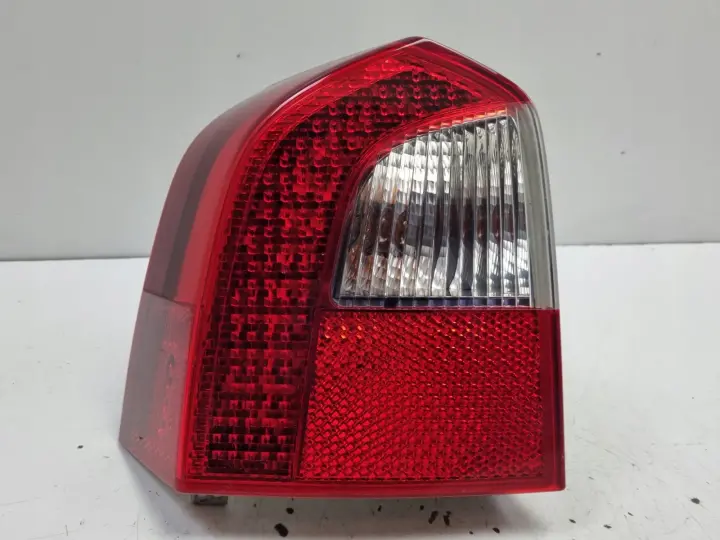 Volvo V70 III XC70 TYLNIA TYLNA LAMPA LEWA lewy tył LED 31395072