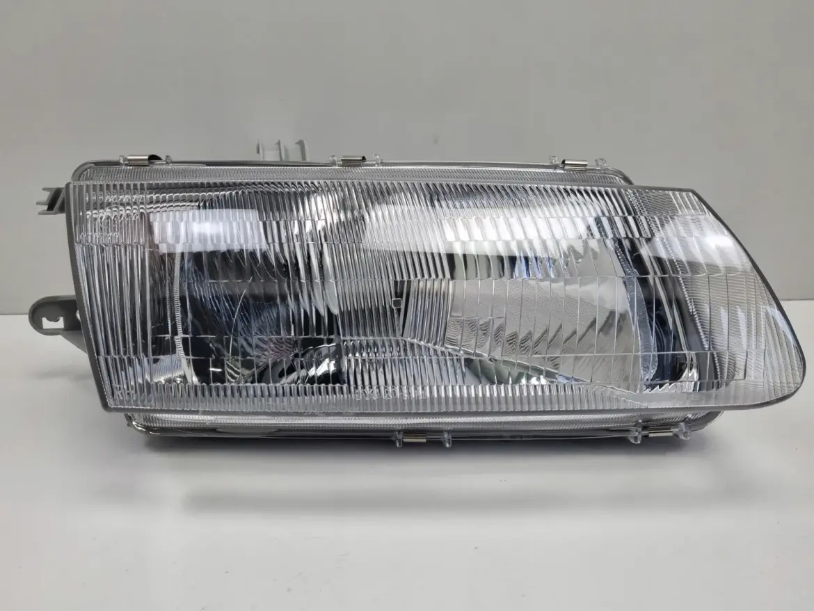 Mazda 323S 323 S V BA 94-98r PRZEDNIA LAMPA PRAWA PRAWY PRZÓD nowa