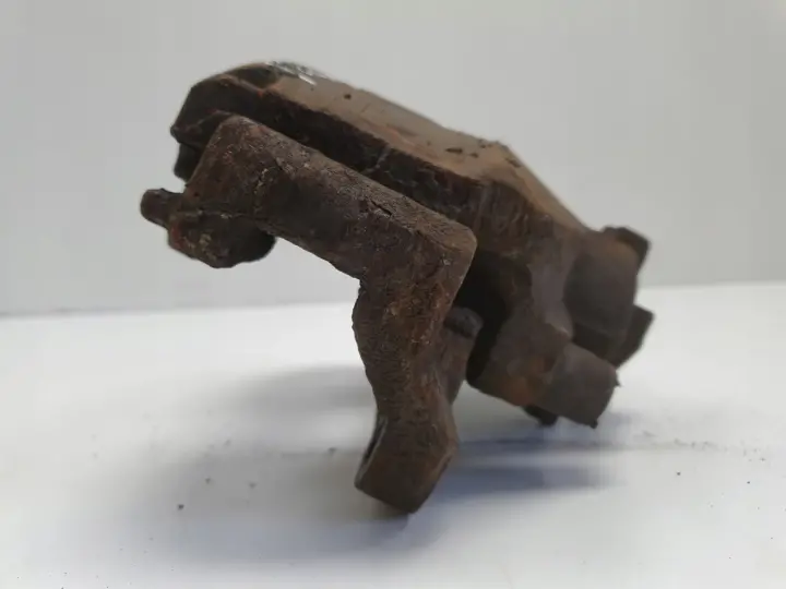 Renault Clio IV V PRAWY PRZEDNI ZACISK HAMULCOWY przód PASAŻERA 368