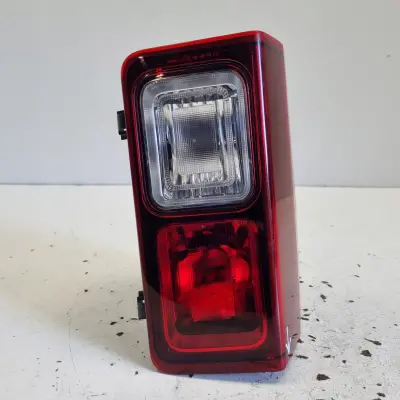 Renault Trafic III Opel Vivaro B TYLNA LAMPA PRAWA prawy tył dół 265548758R