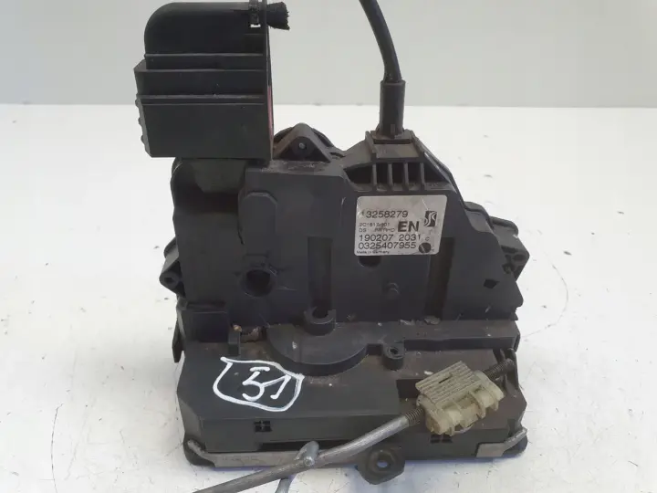 Opel Corsa D ZAMEK DRZWI prawy przód Pasażera 13258279 EN